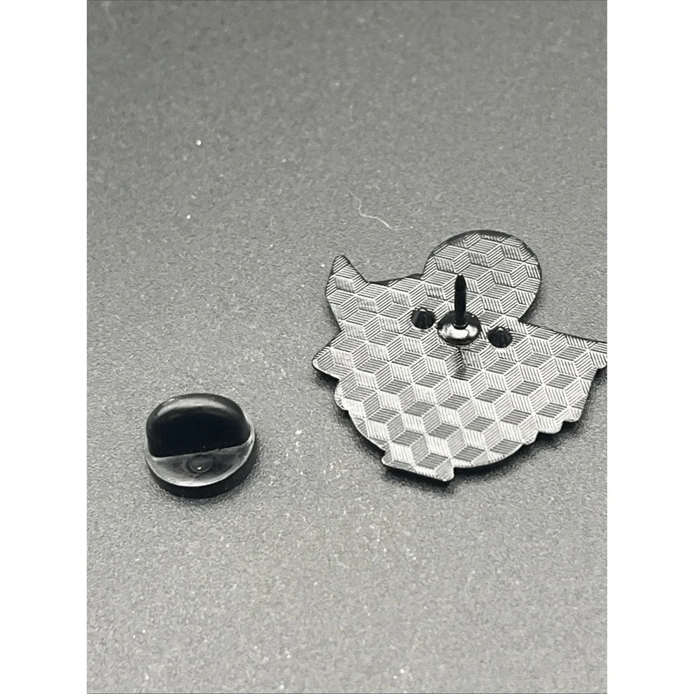 Alien Sitting On Toilet Reading Newspaper Funny‎ Novelty Lapel Hat Pin